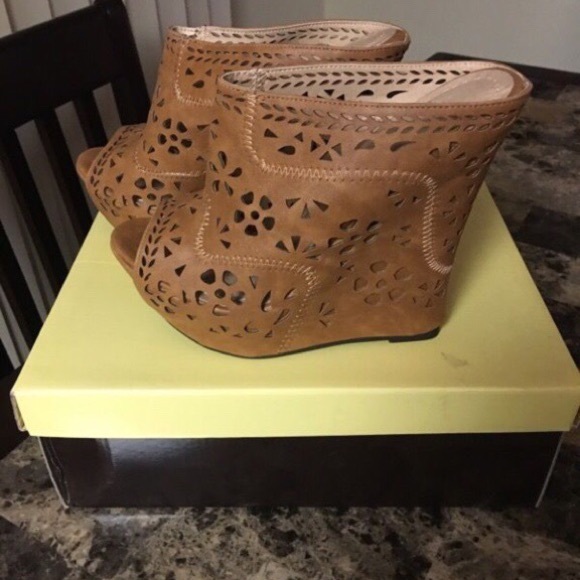 Brown Wedges - Picture 2 of 2